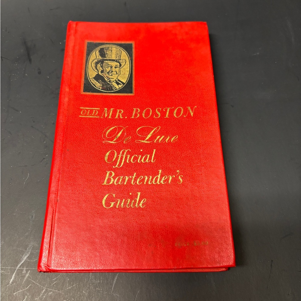 Old Mr. Boston De Luxe Bartender's Guide 1961 edition